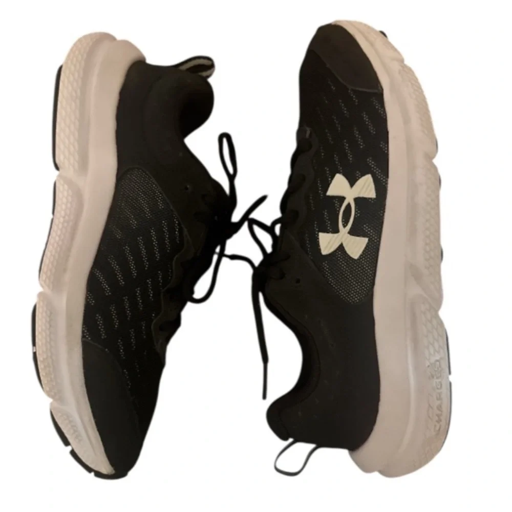 New authentic Under Armour kids designer signature sneakers sz 5.5 display